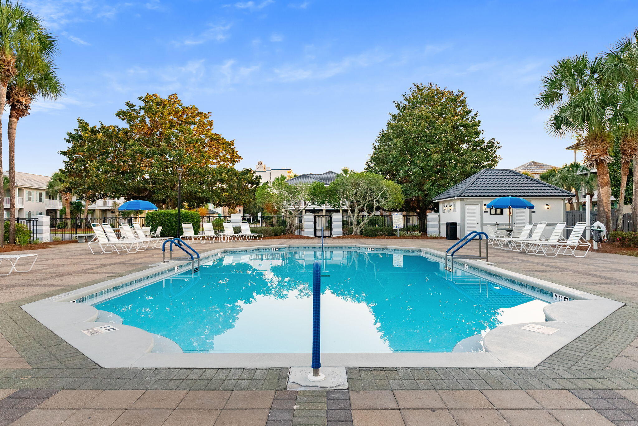 10 Pearl Cove