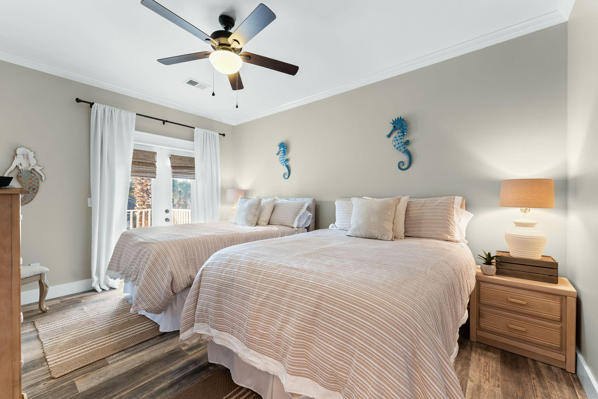 10 Pearl Cove