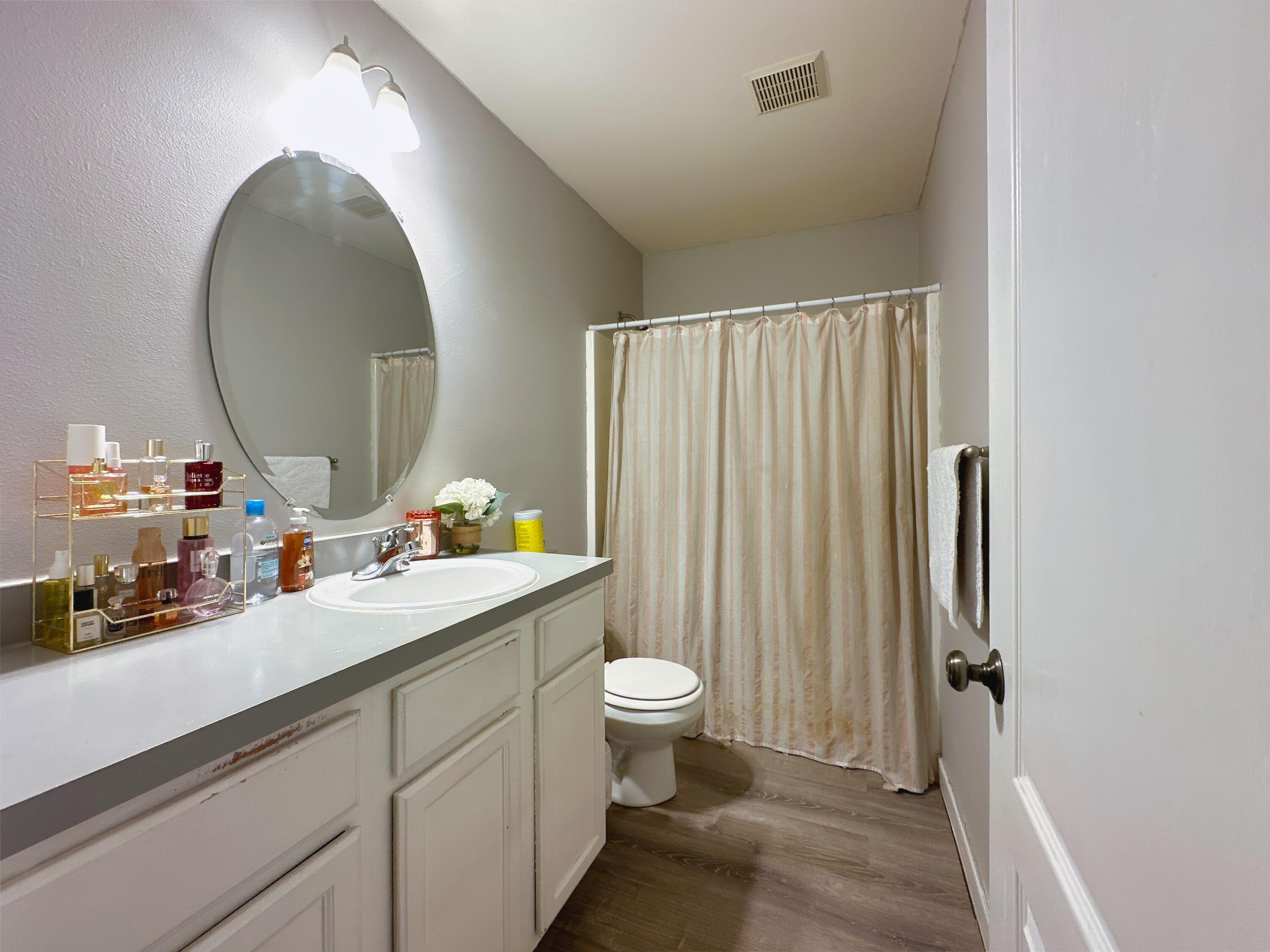 401 Twin Lakes Lane