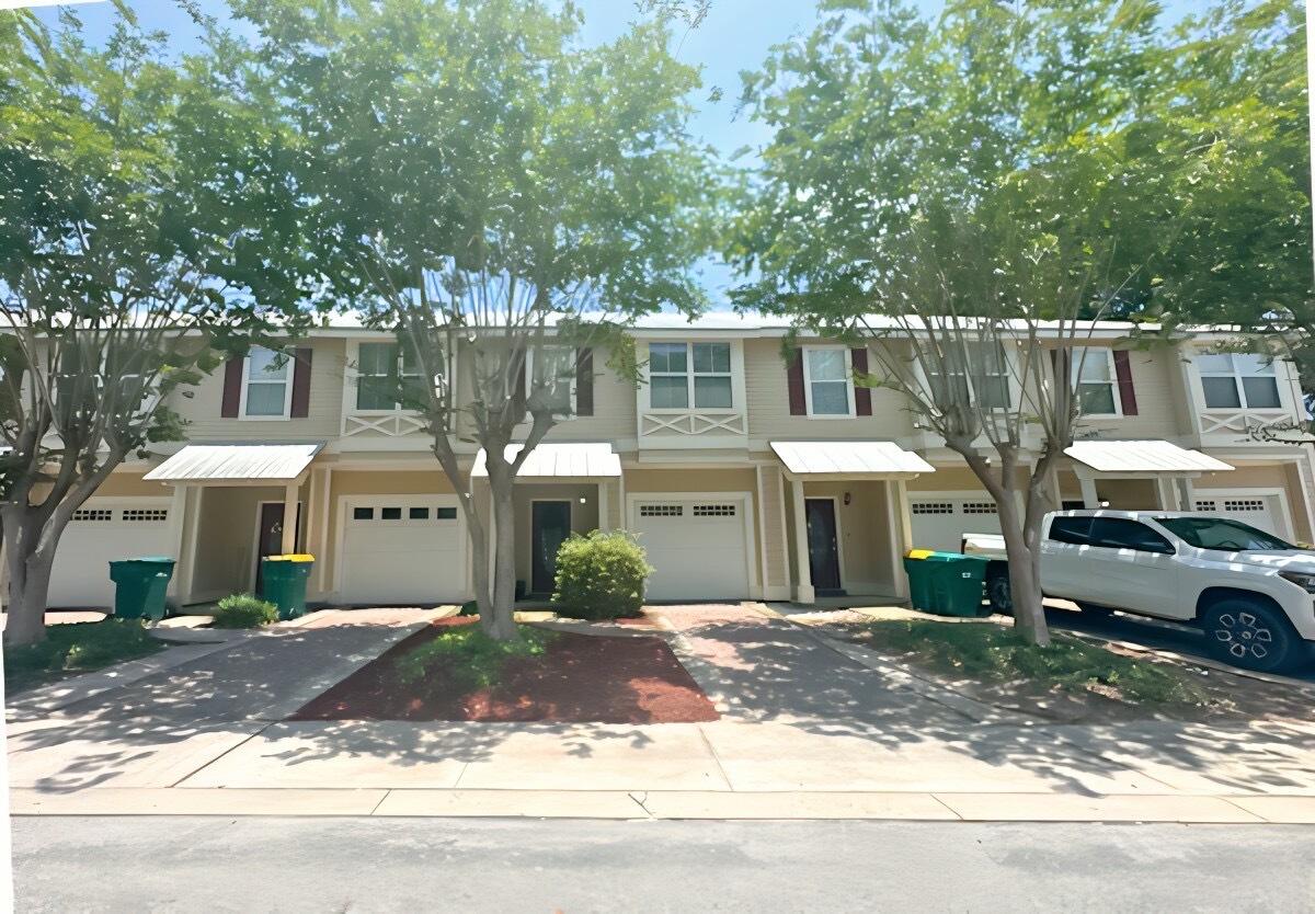 401 Twin Lakes Lane