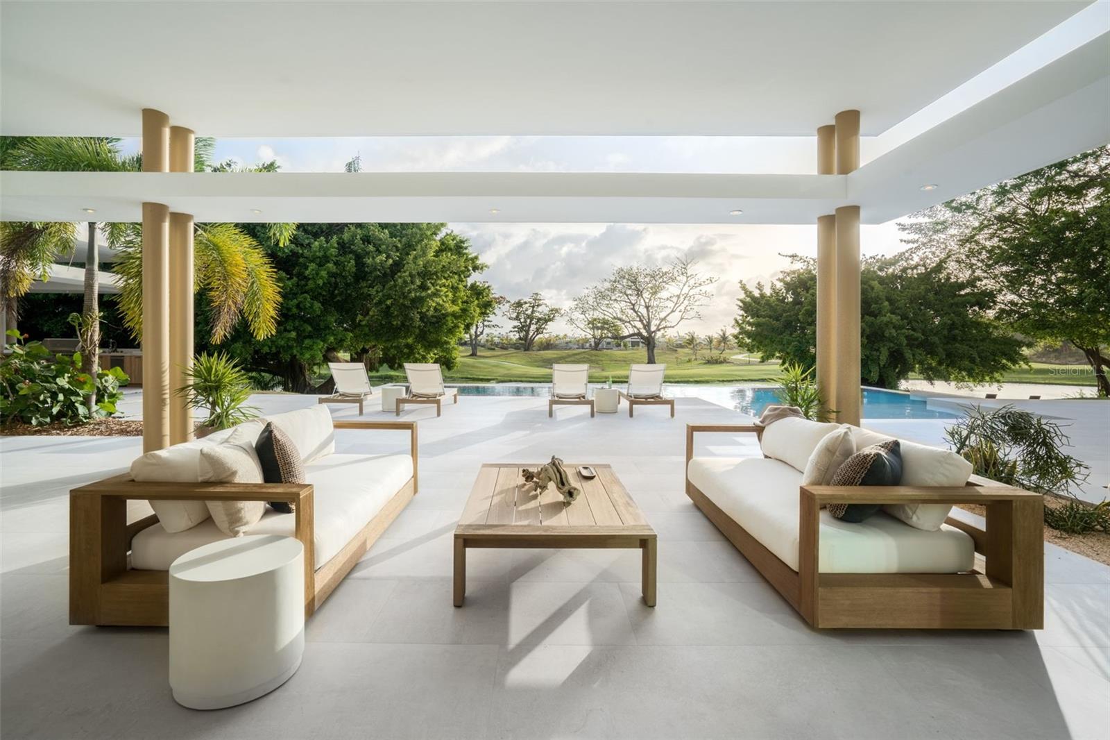 11 GOLF VIEW DRIVE
