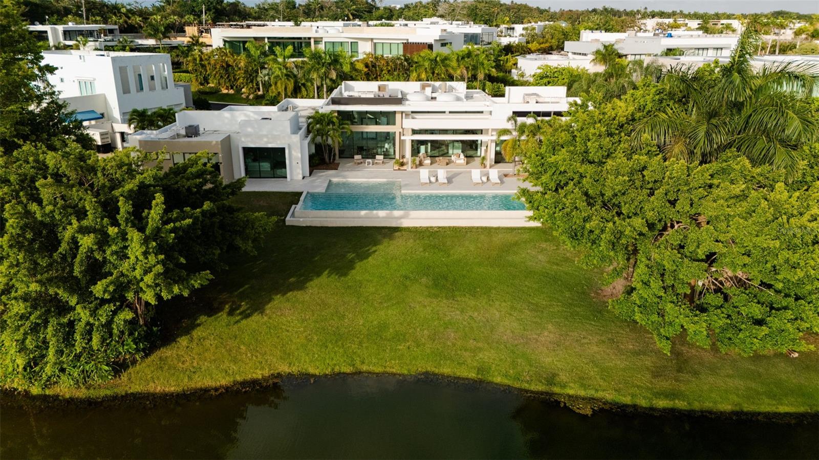 11 GOLF VIEW DRIVE