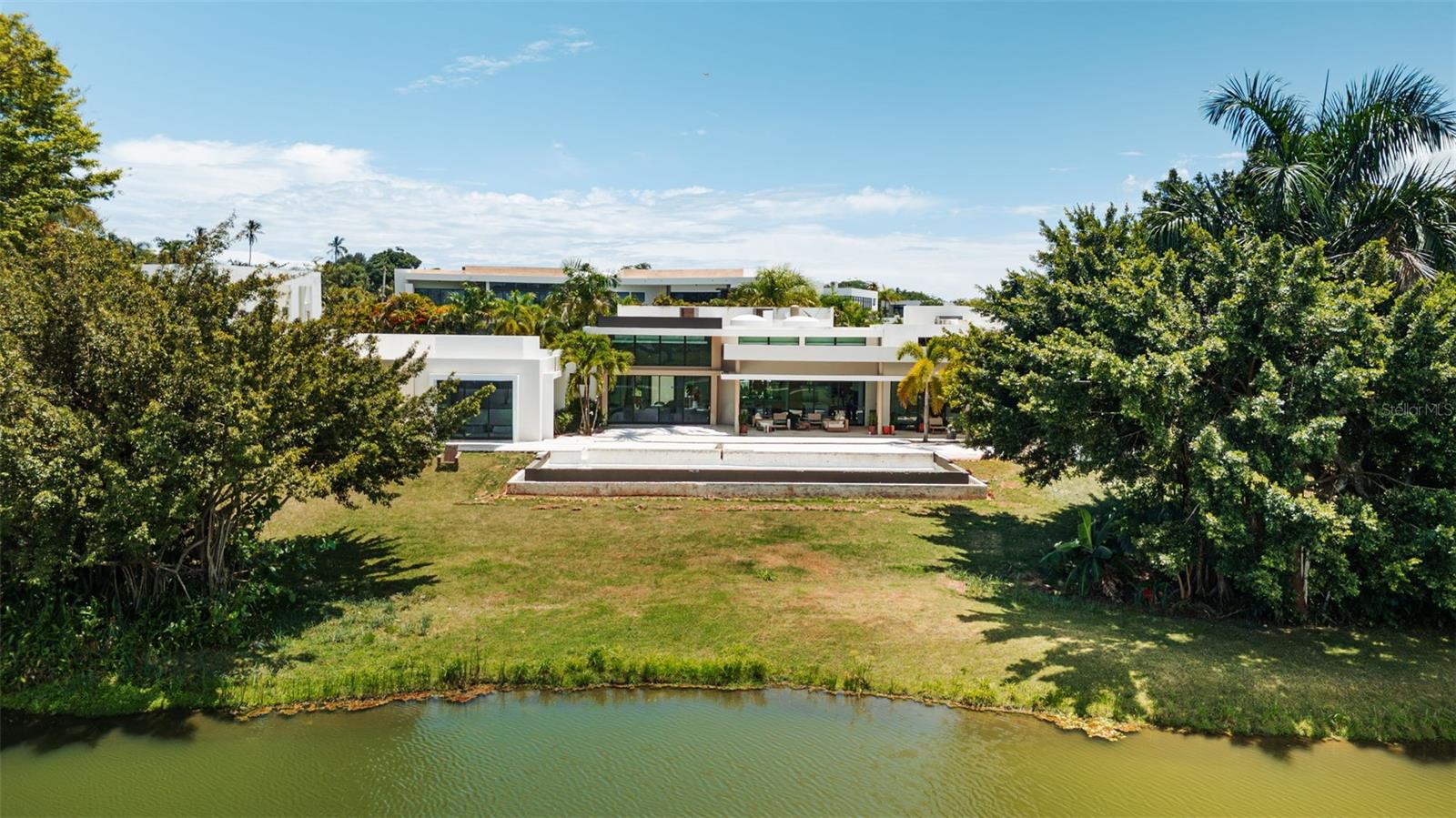 11 GOLF VIEW DRIVE
