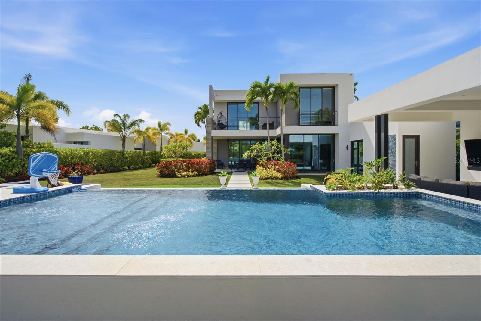 Cay Pointe