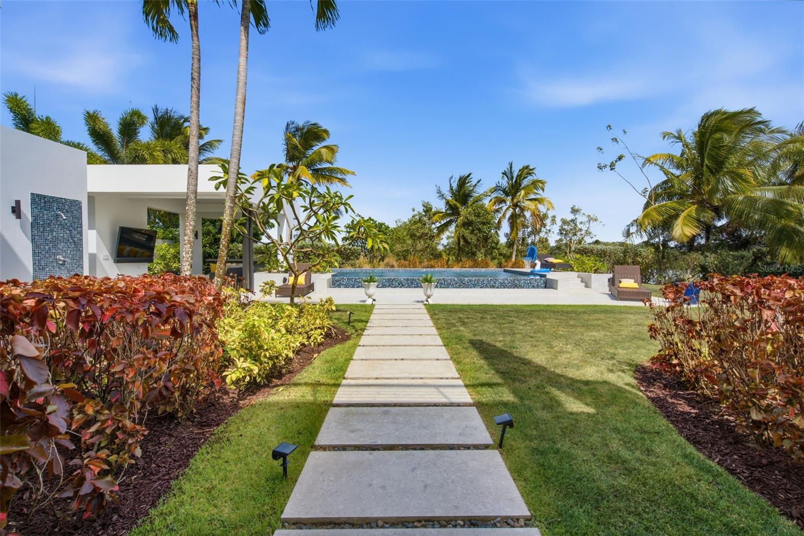 Cay Pointe