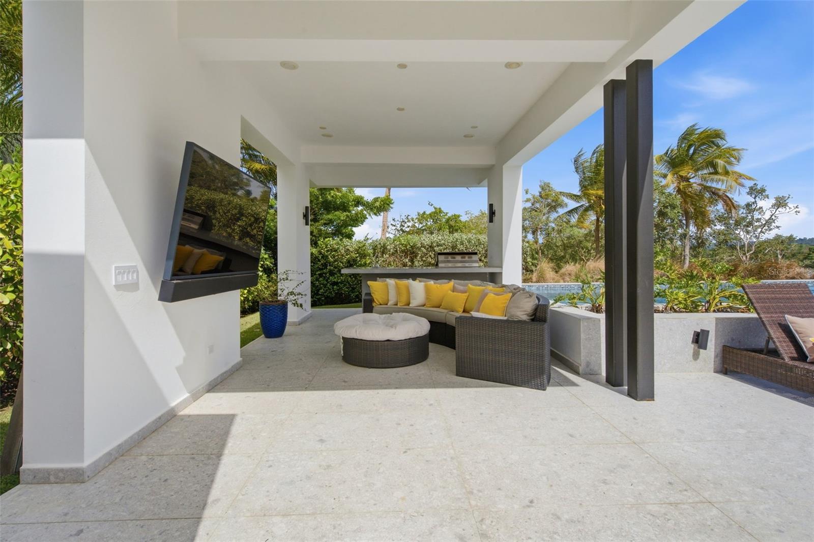 Cay Pointe