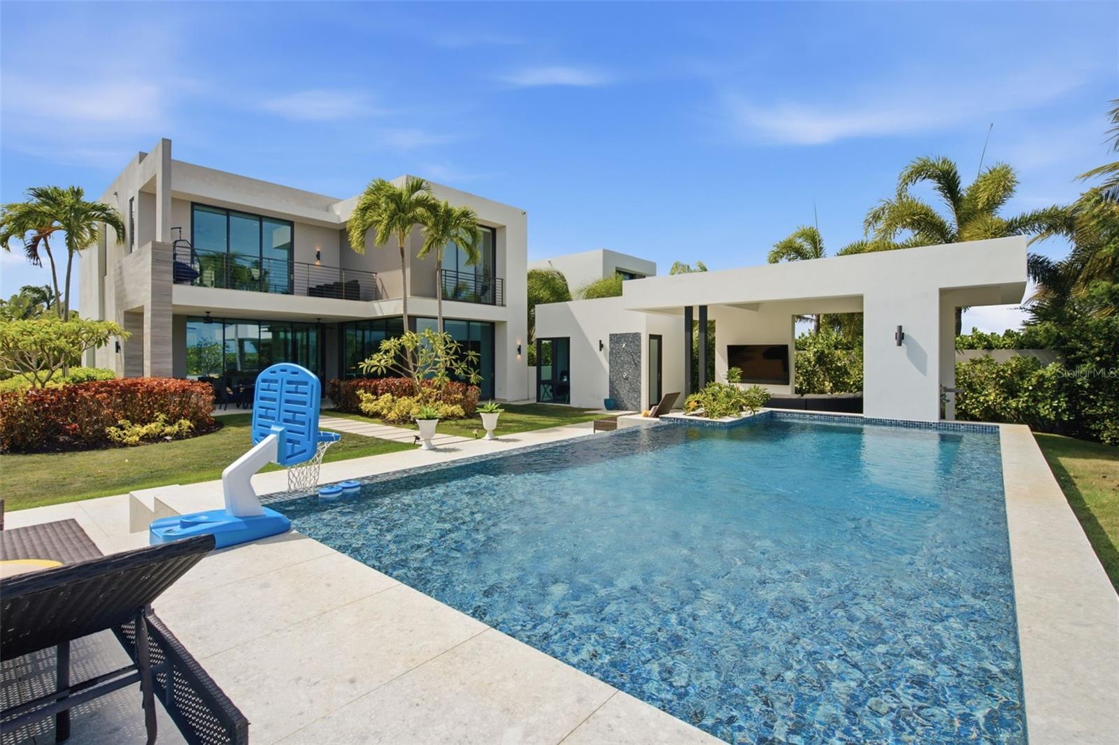 Cay Pointe