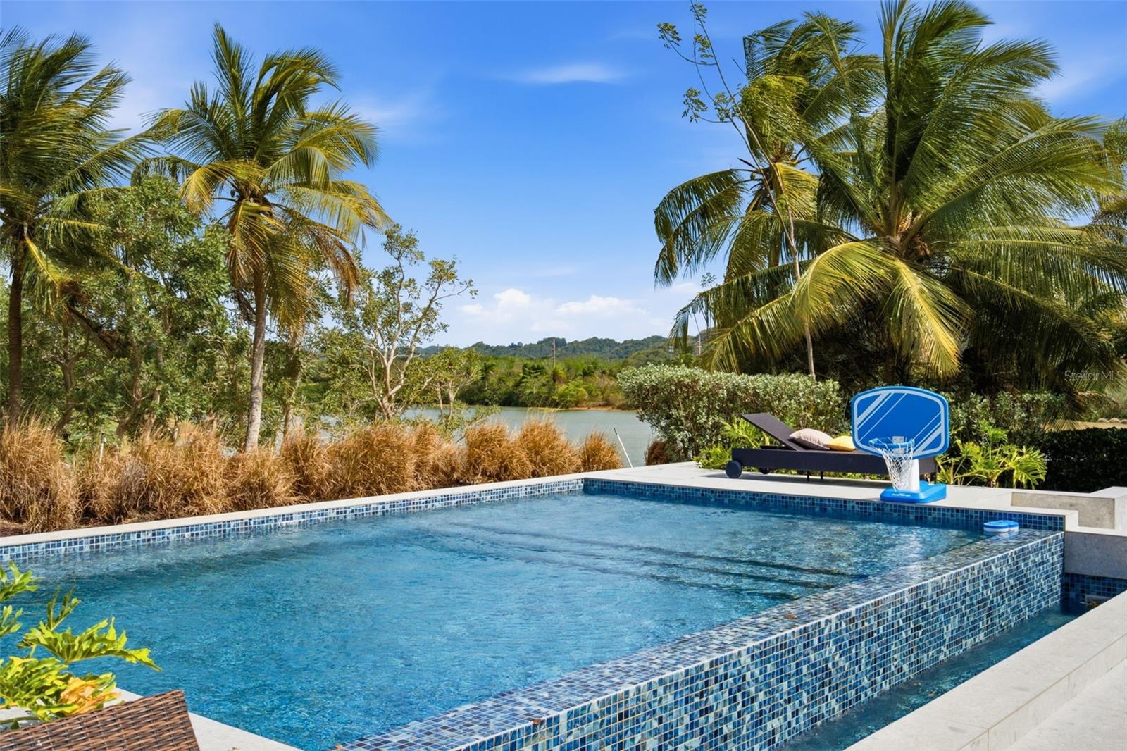 Cay Pointe