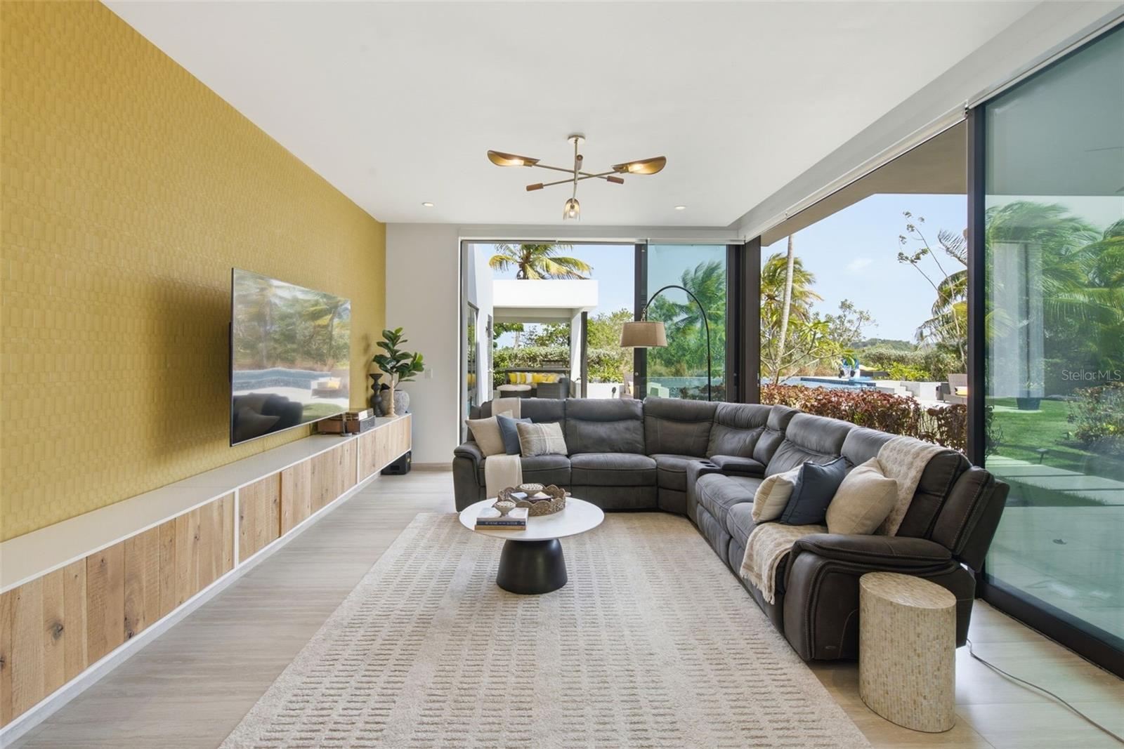 Cay Pointe