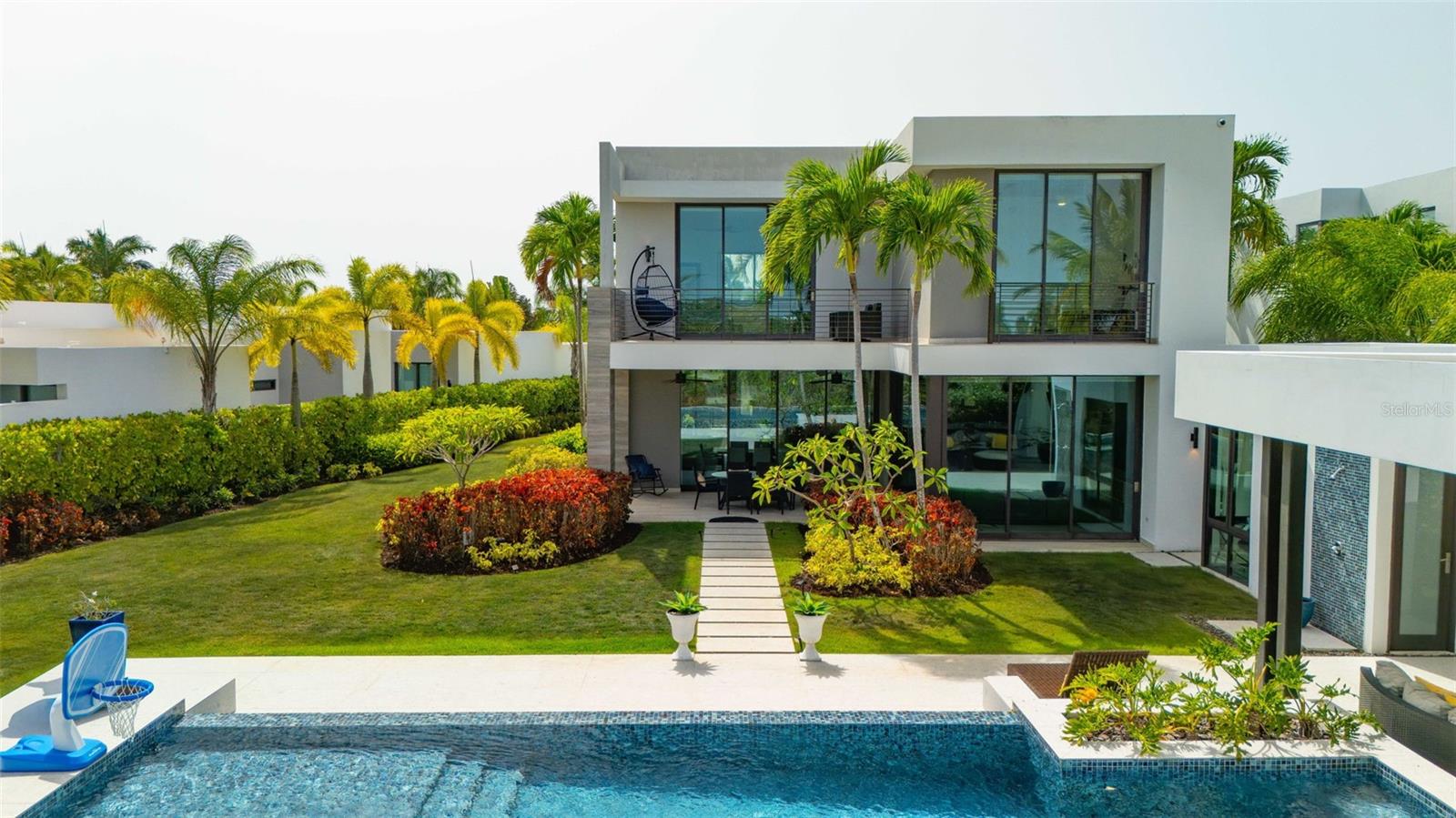 Cay Pointe
