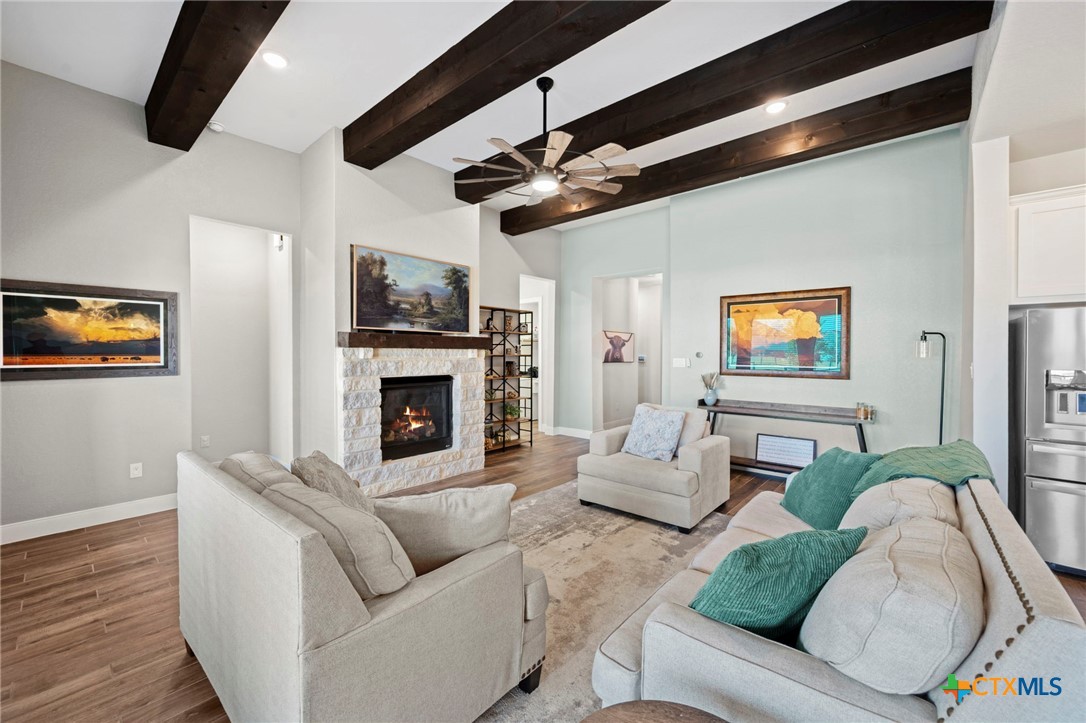 1627 Folk Victorian