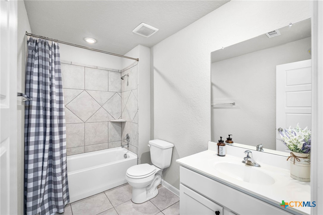 1117 Amber Lake
