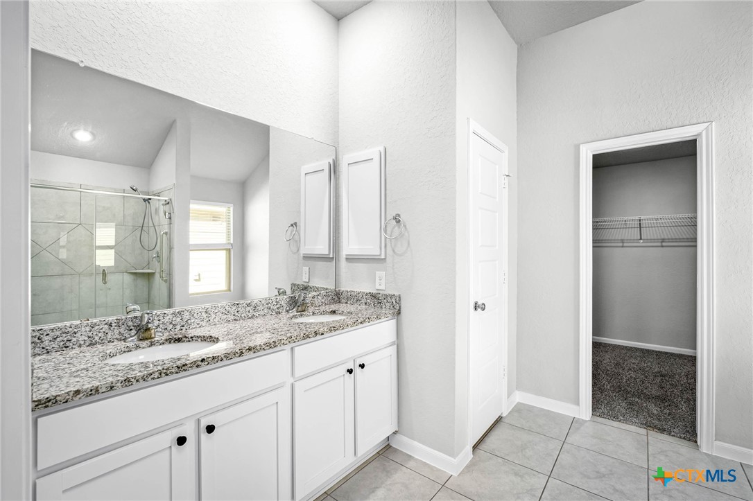 1117 Amber Lake