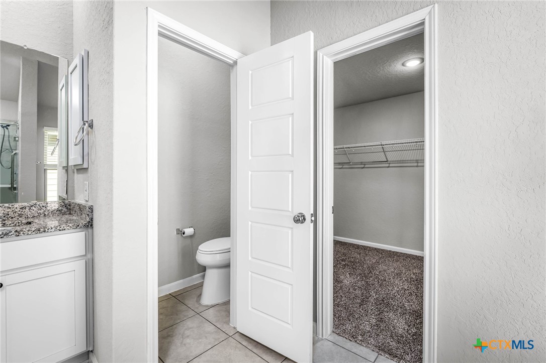 1117 Amber Lake