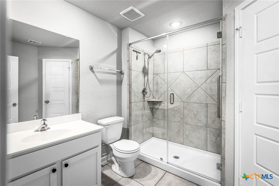 1117 Amber Lake