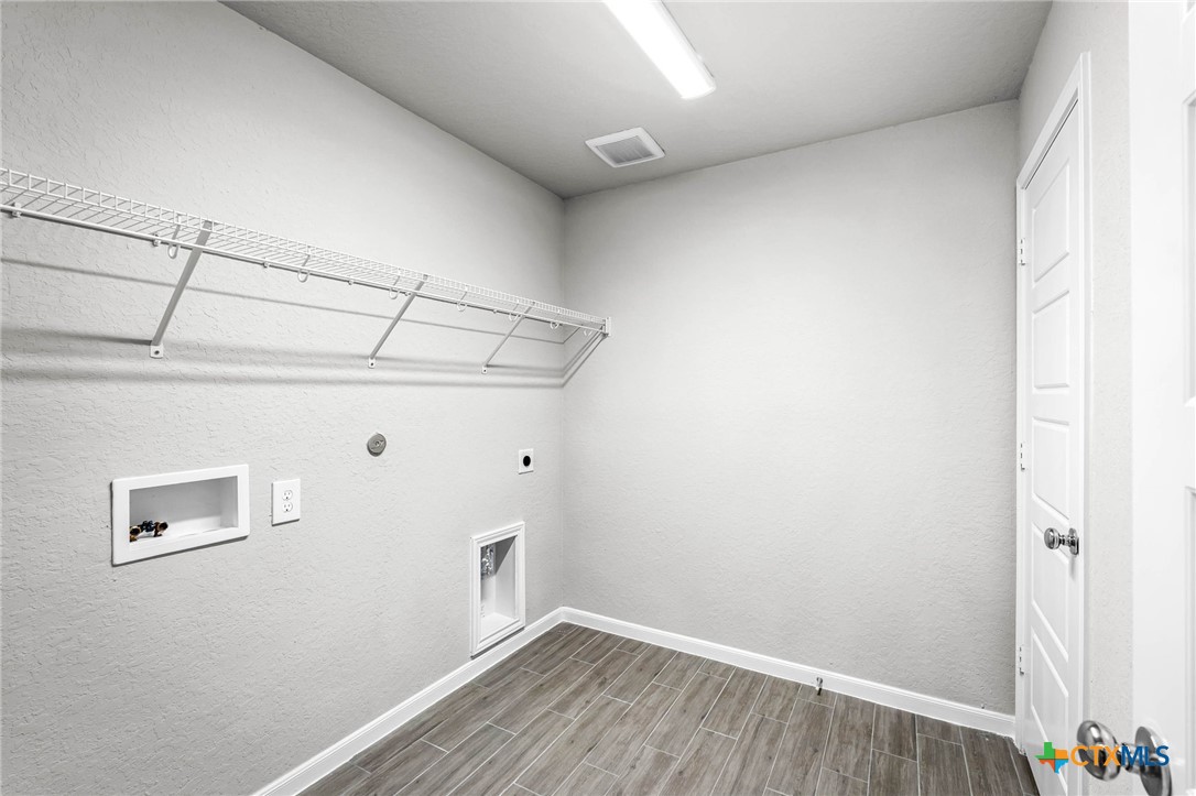 1117 Amber Lake