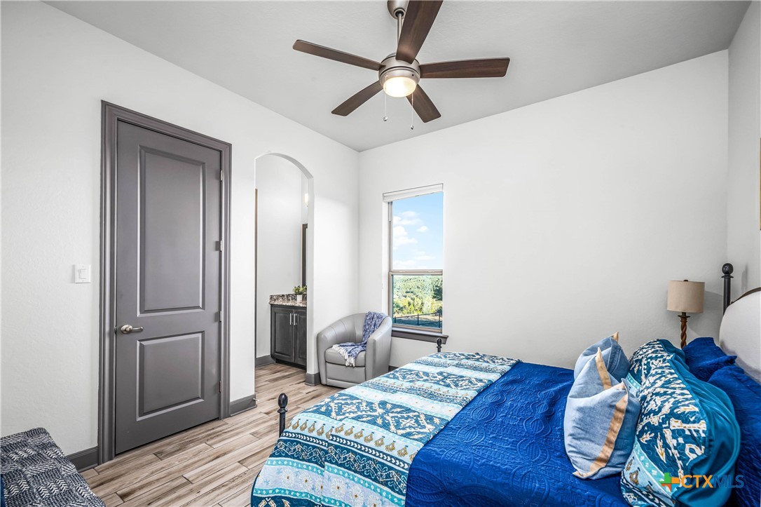 2330 Occidente