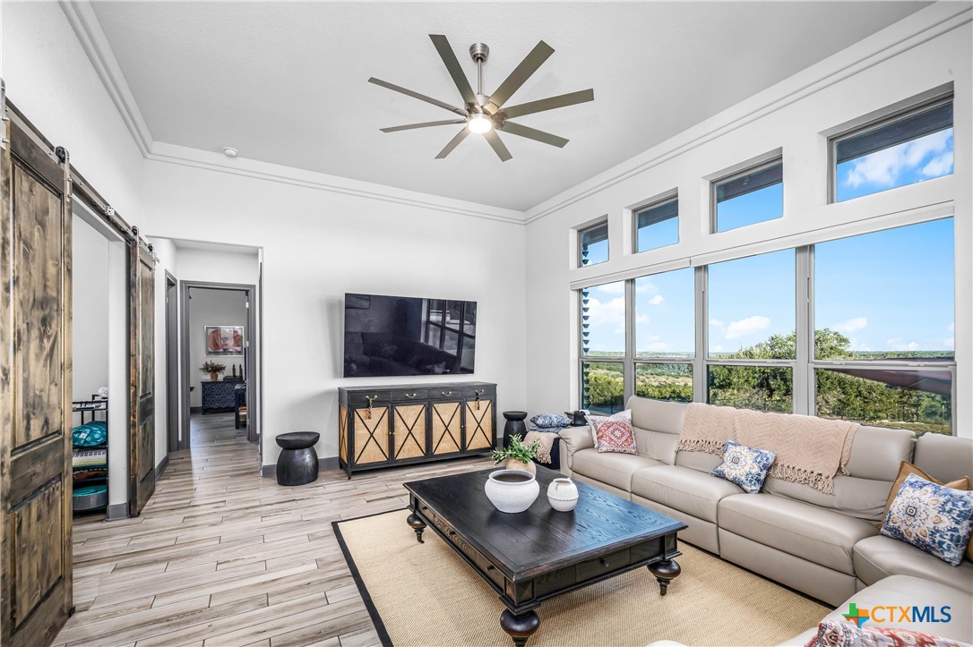 2330 Occidente
