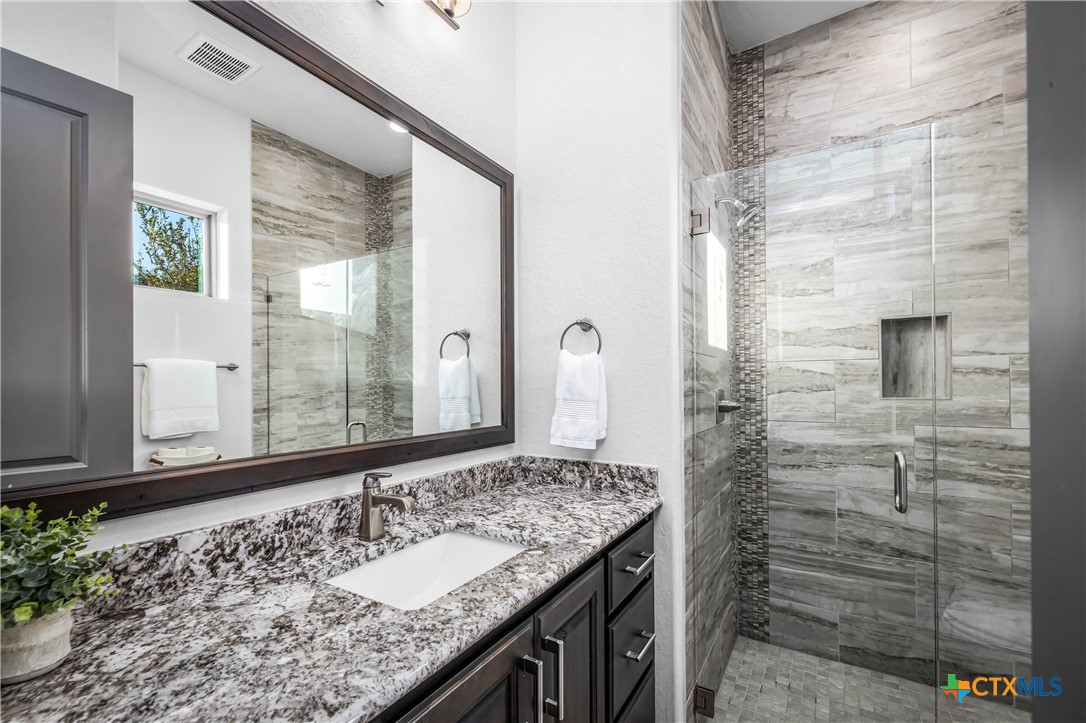 2330 Occidente