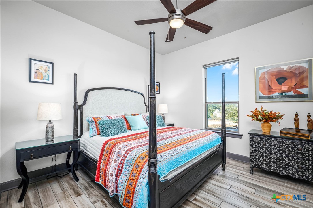 2330 Occidente