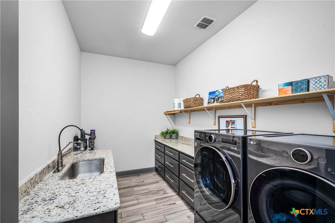 2330 Occidente