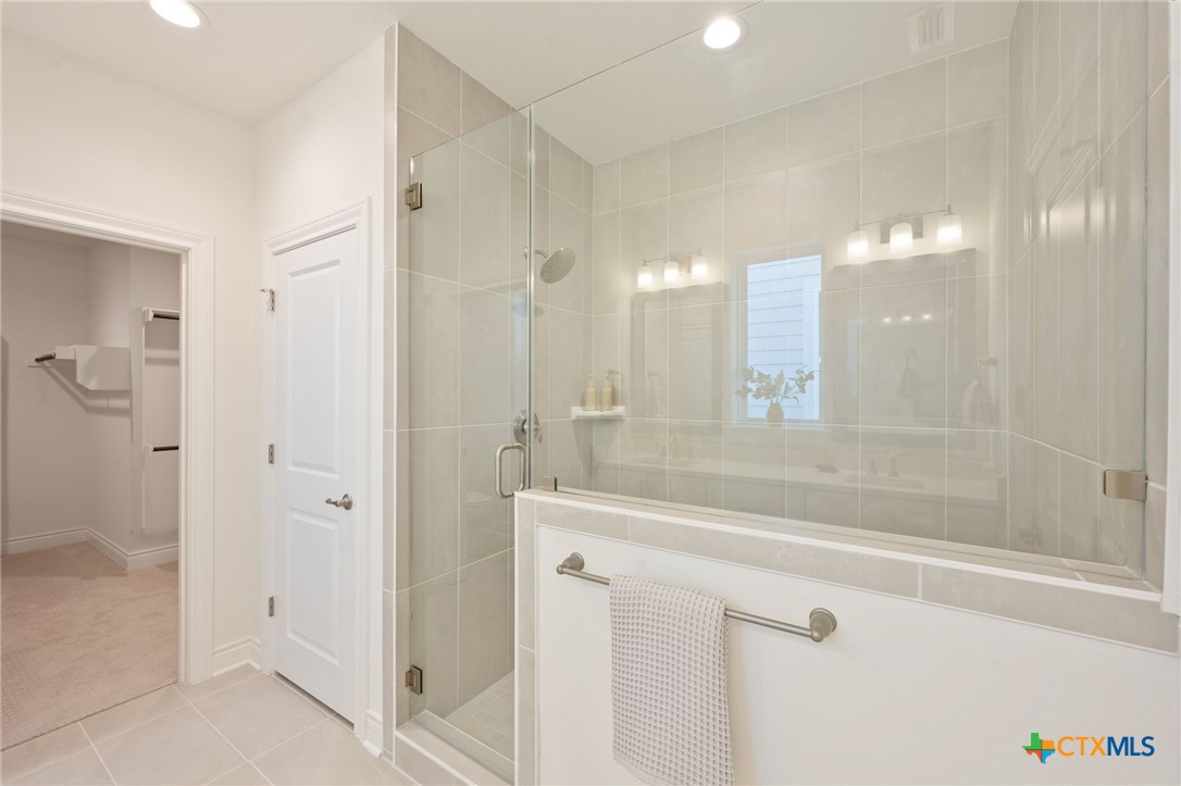 895 N Academy Avenue