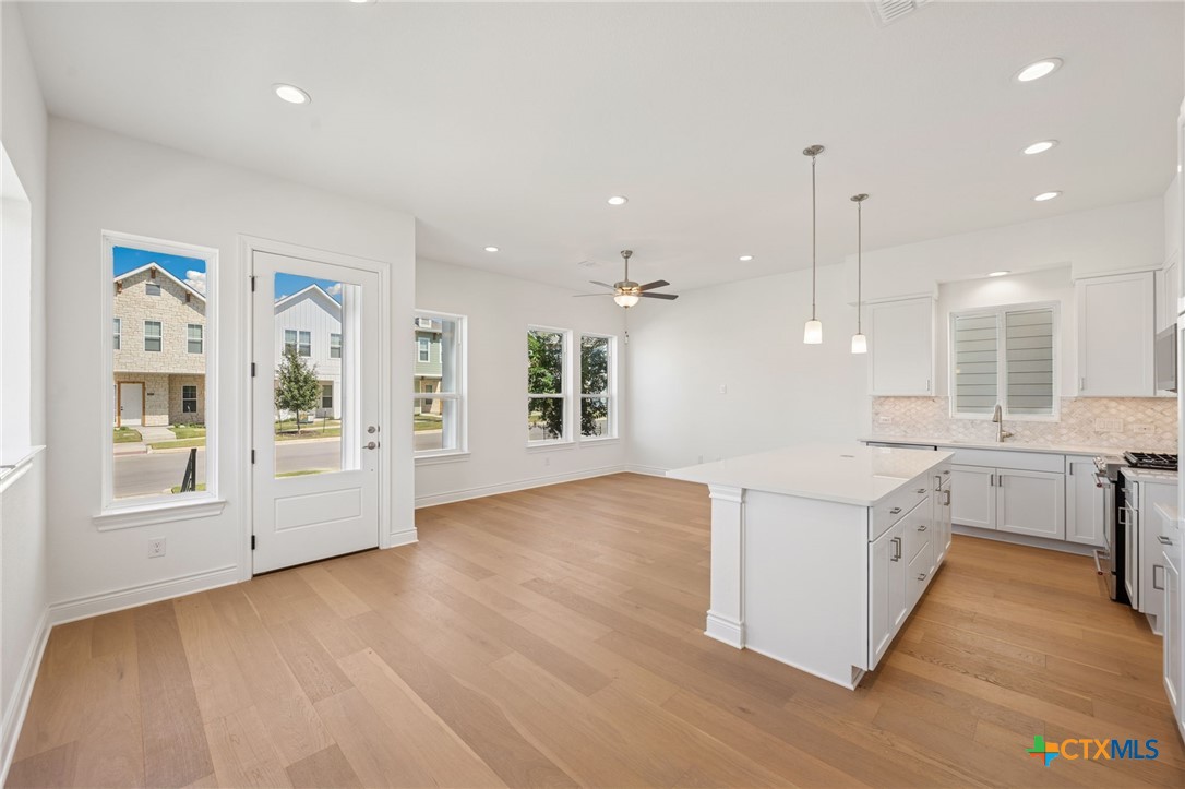 895 N Academy Avenue