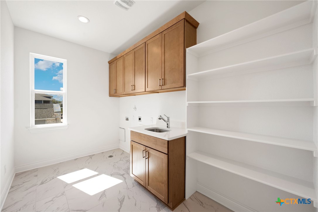 895 N Academy Avenue