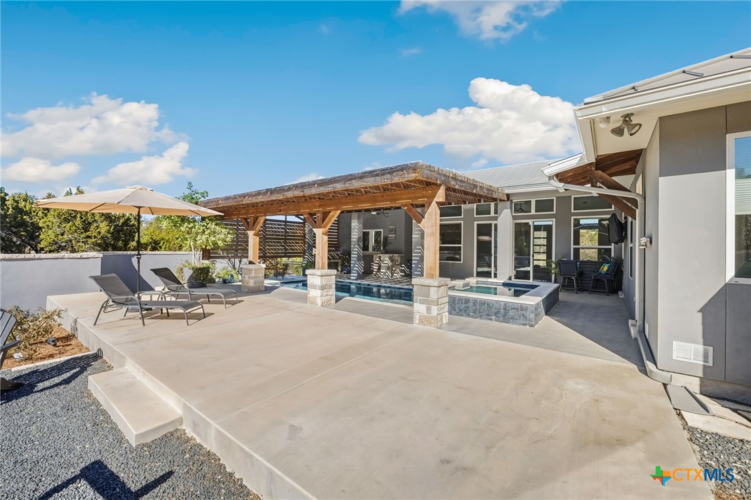 223 Oak Shores Drive