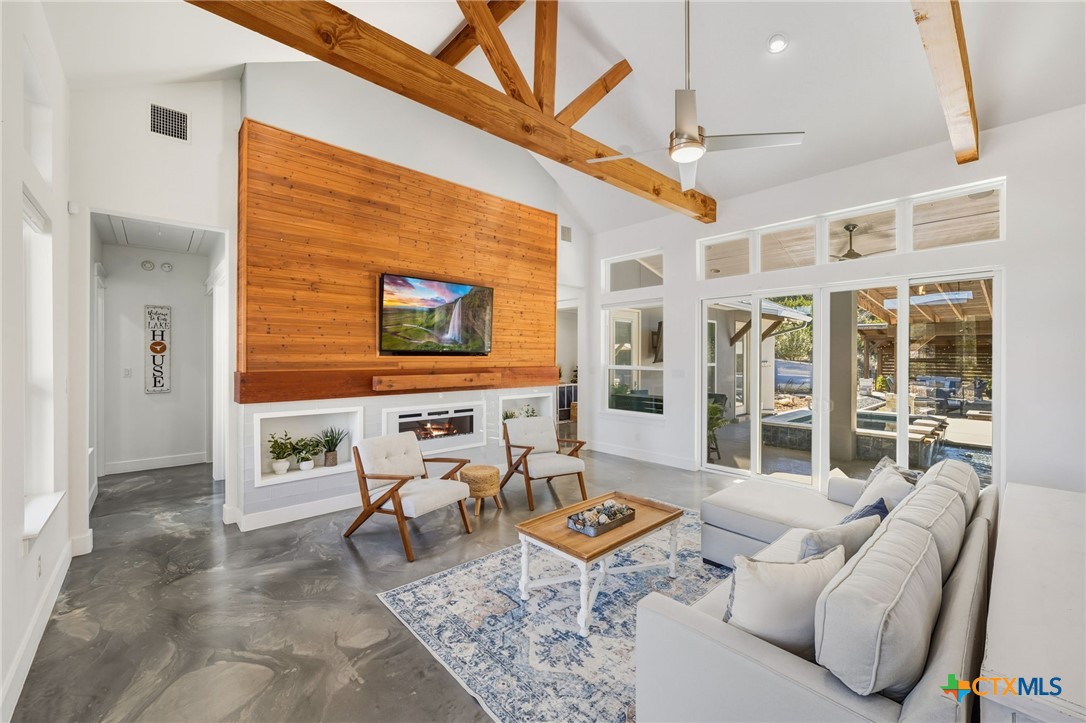 223 Oak Shores Drive