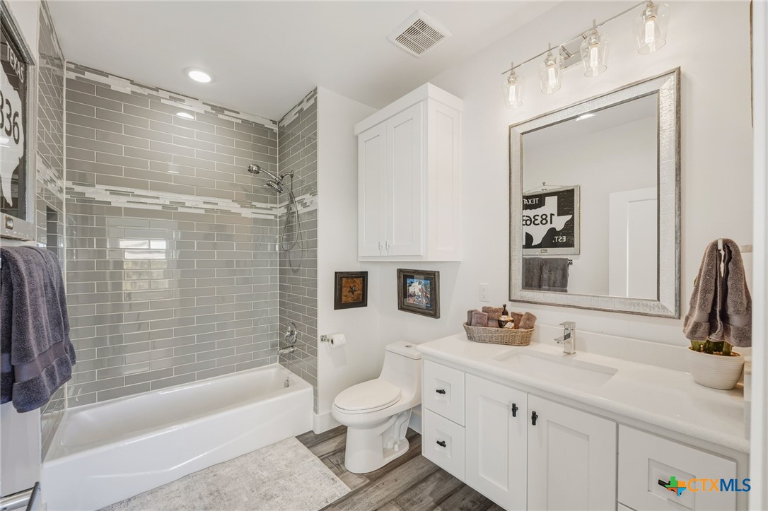 223 Oak Shores Drive