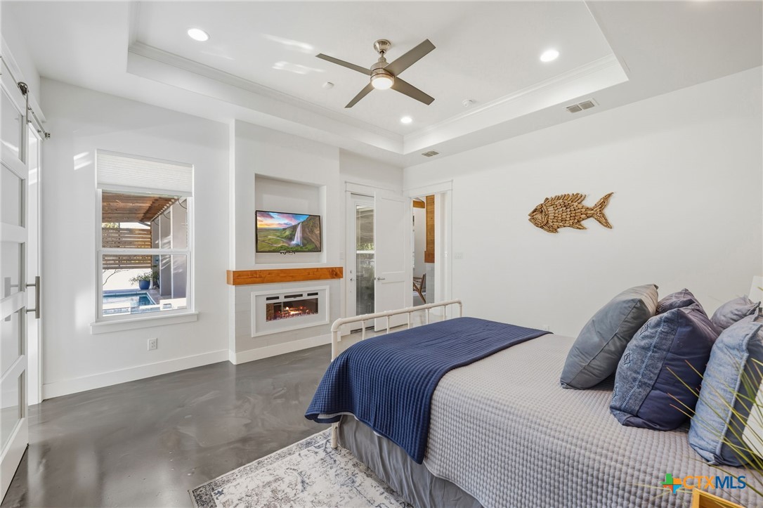 223 Oak Shores Drive