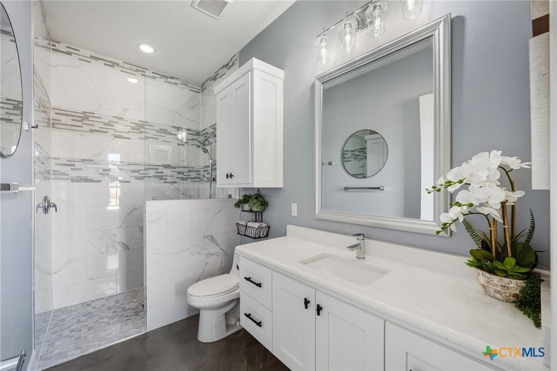 223 Oak Shores Drive