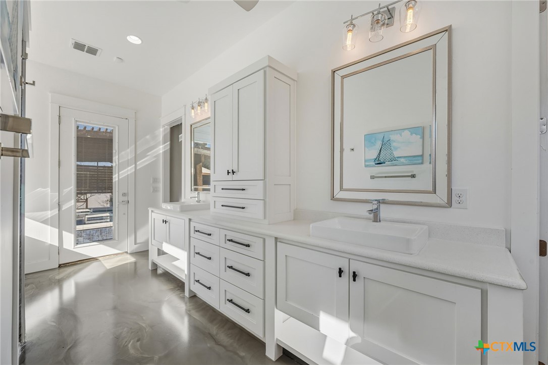 223 Oak Shores Drive