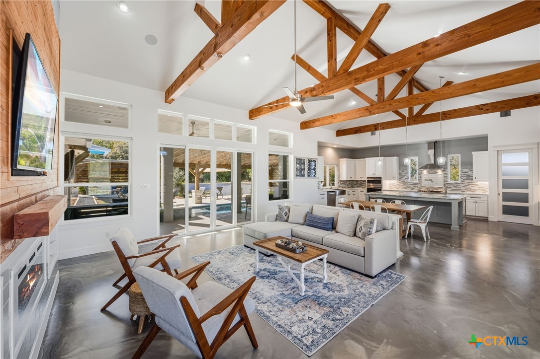223 Oak Shores Drive