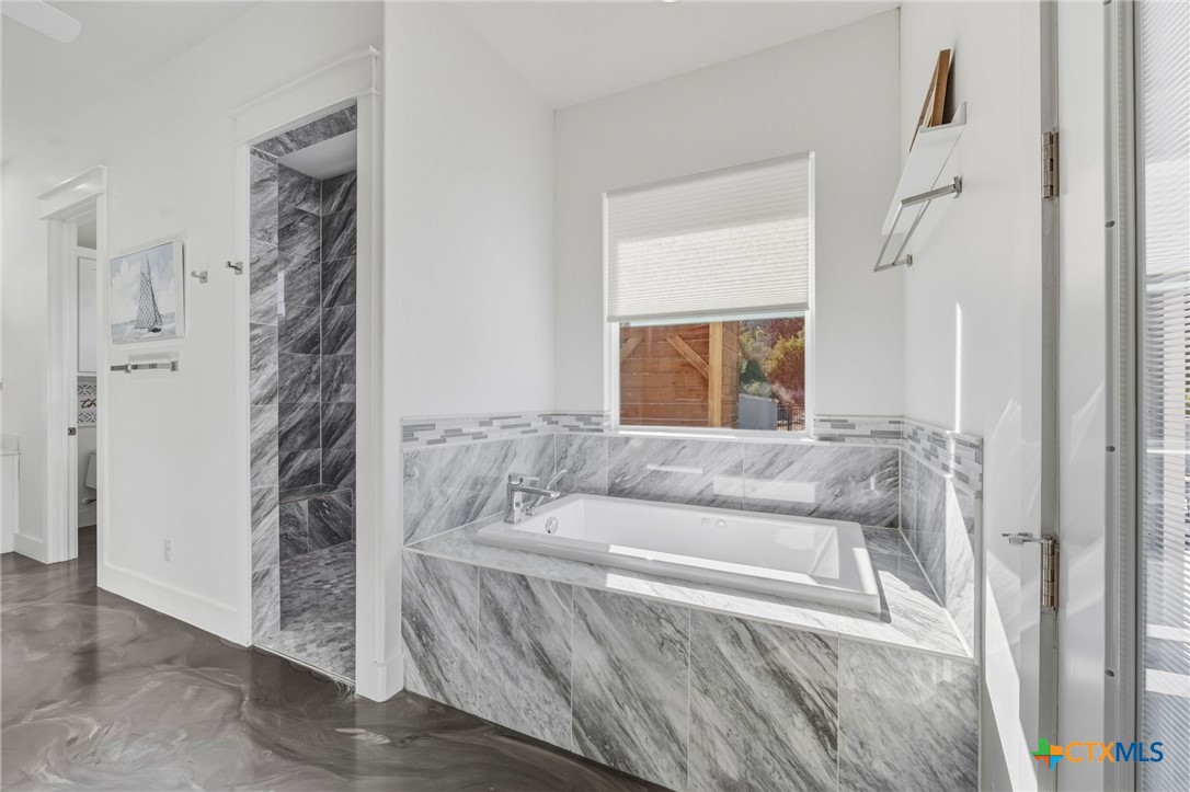 223 Oak Shores Drive