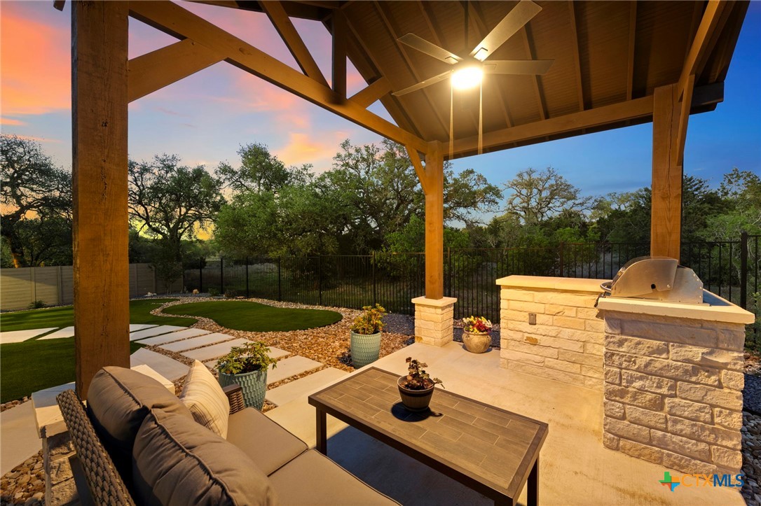 374 Bridle Trail