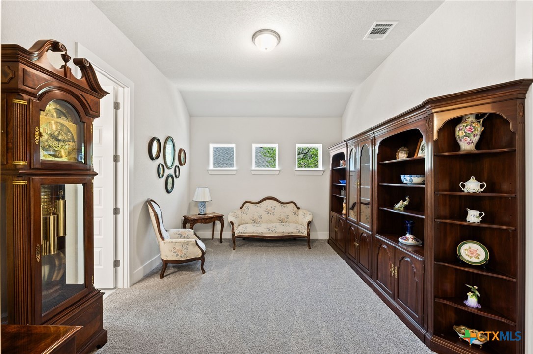 374 Bridle Trail