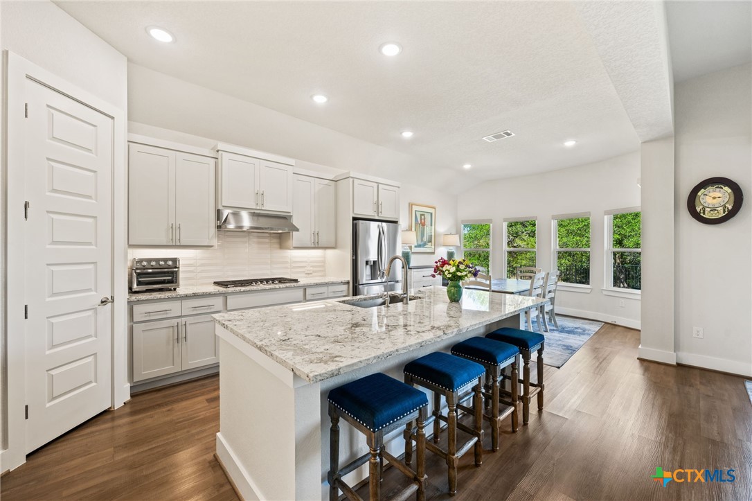 374 Bridle Trail