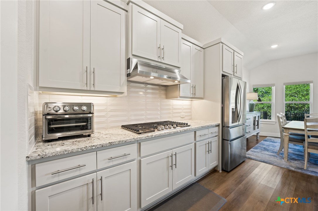374 Bridle Trail