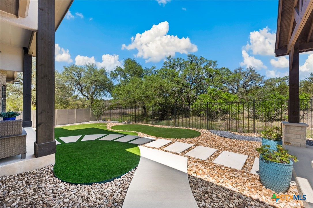 374 Bridle Trail
