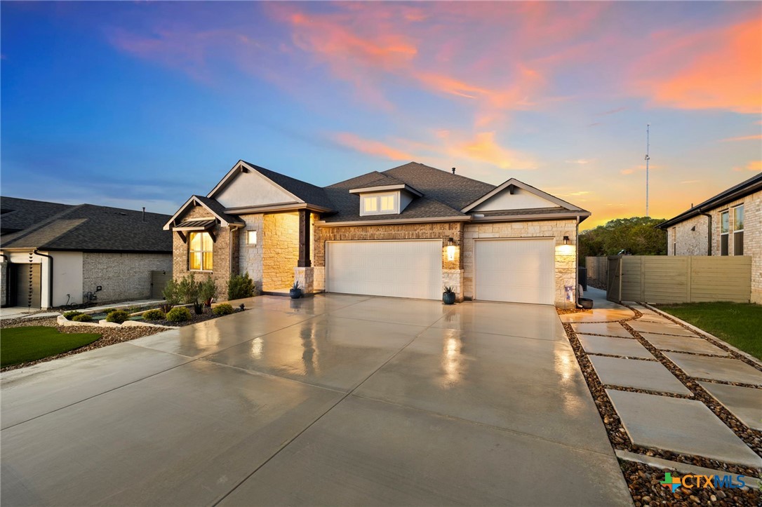 374 Bridle Trail