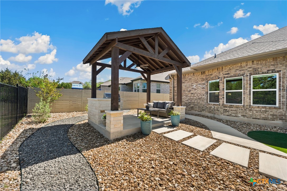 374 Bridle Trail