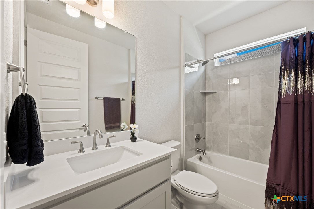 374 Bridle Trail