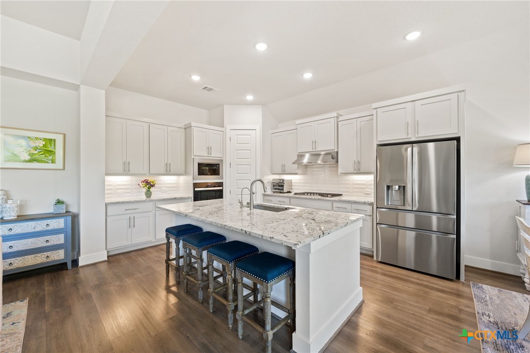 374 Bridle Trail