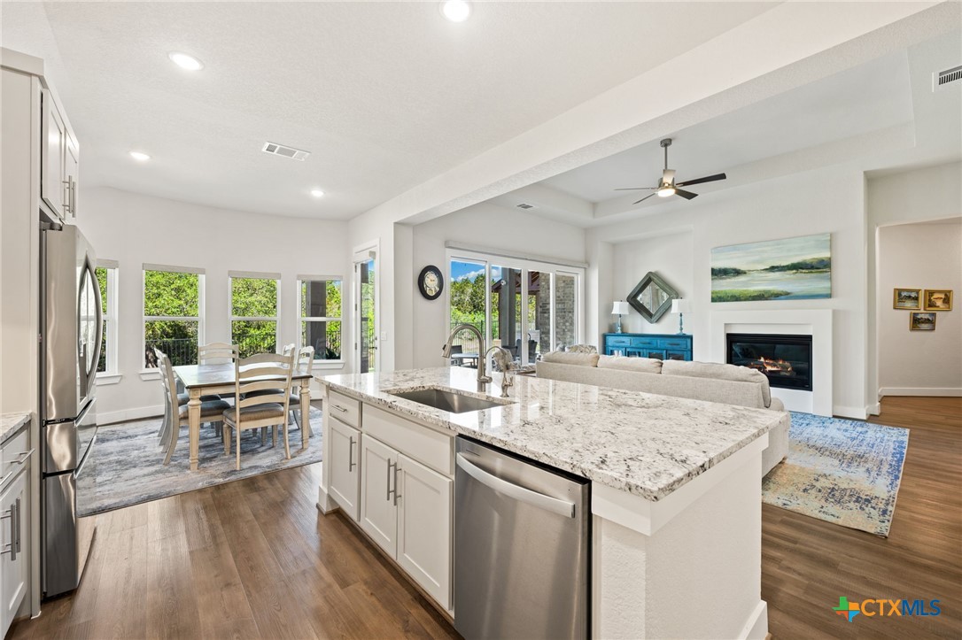 374 Bridle Trail