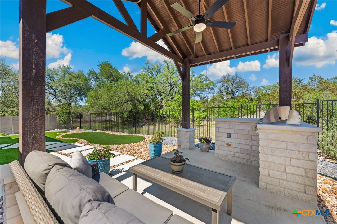 374 Bridle Trail