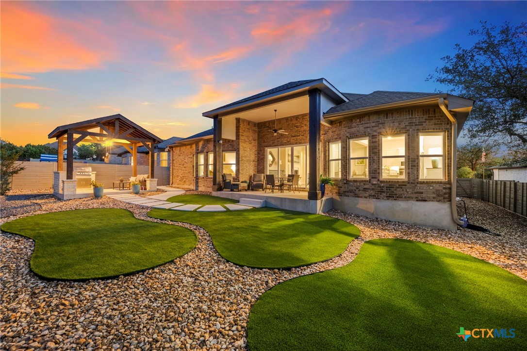 374 Bridle Trail