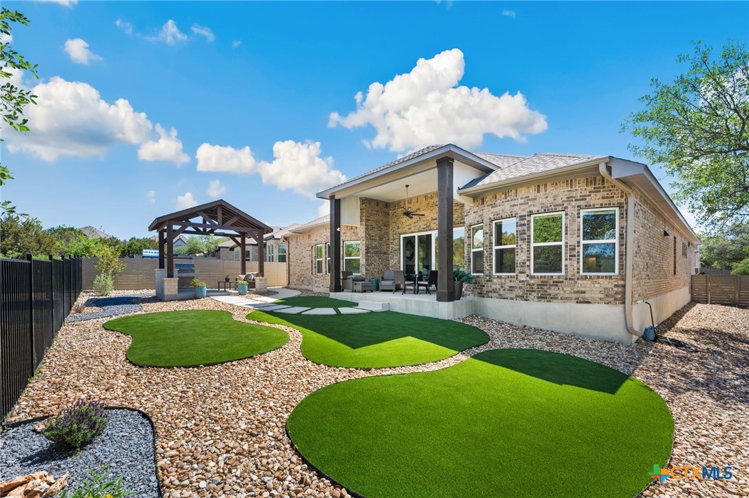 374 Bridle Trail