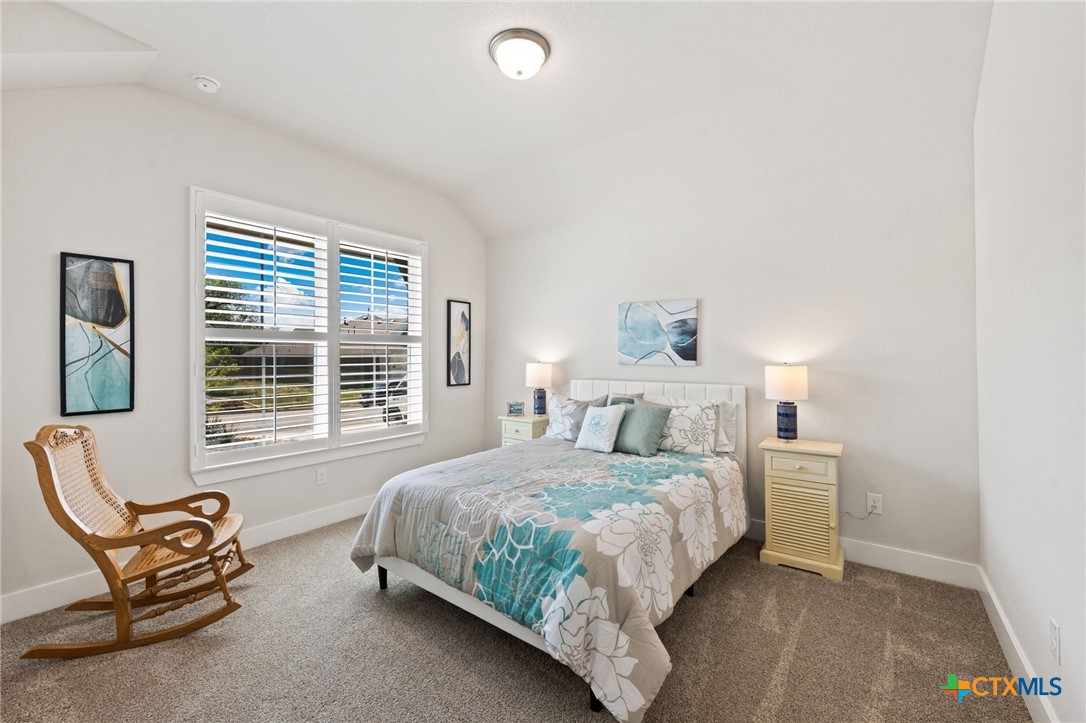 374 Bridle Trail